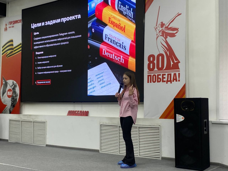 Наши школьники приняли участие в первом краевом хакатоне "Нейросети в образовании".